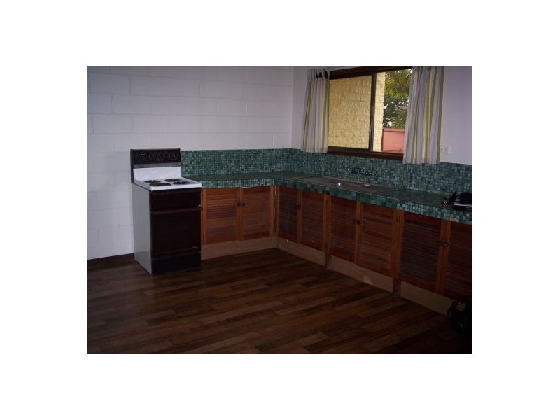 2/10 Hibiscus Street, Urangan QLD 4655