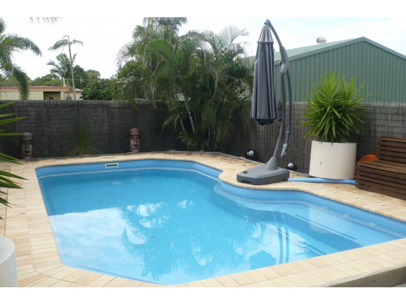 8 Mylne Court, Torquay QLD 4655