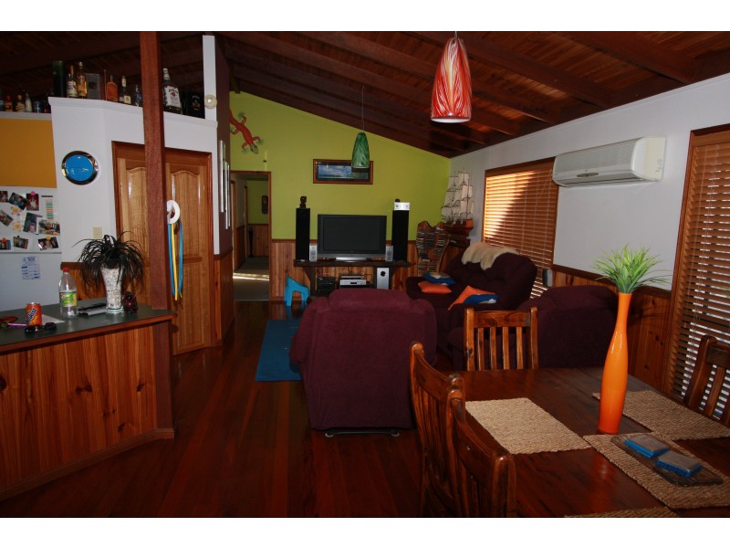 8 Mylne Court, Torquay QLD 4655