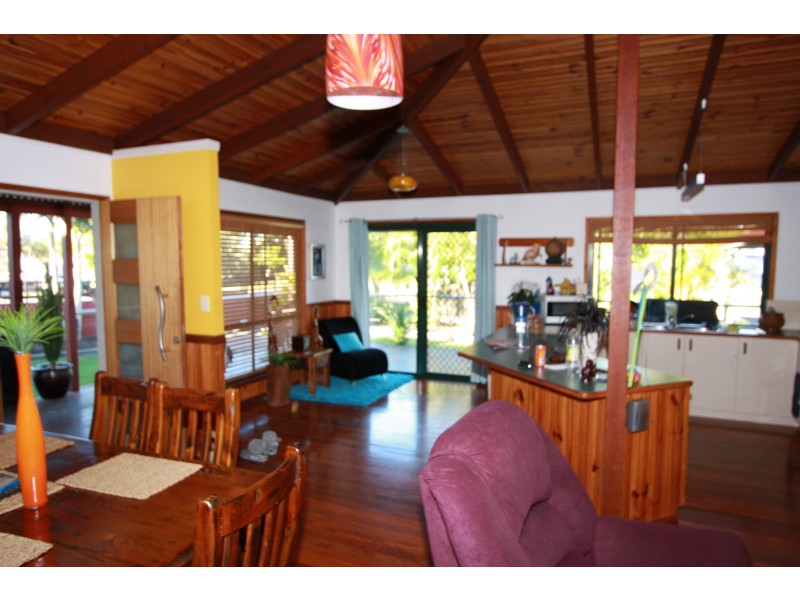 8 Mylne Court, Torquay QLD 4655