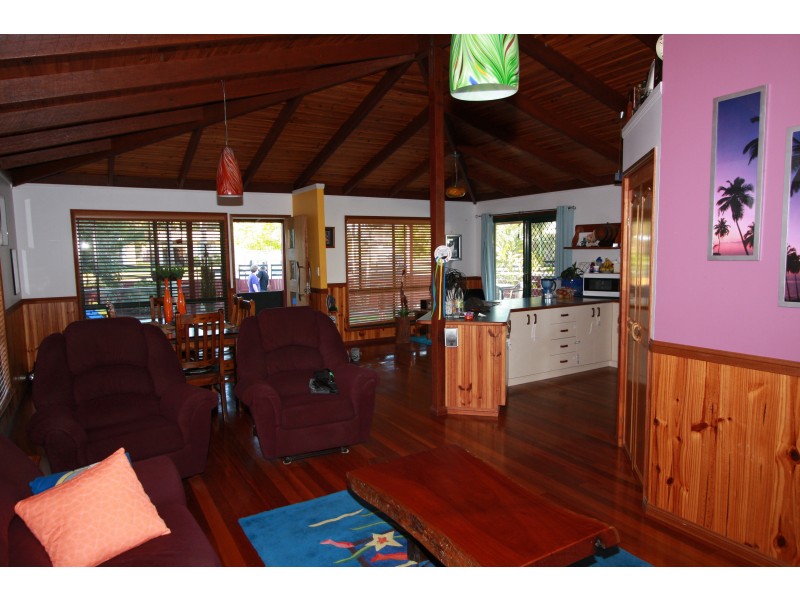 8 Mylne Court, Torquay QLD 4655