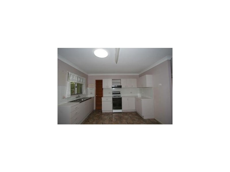 22 William Street, Urangan QLD 4655