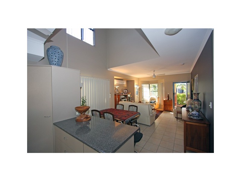 102 34 Elizabeth St, Urangan QLD 4655