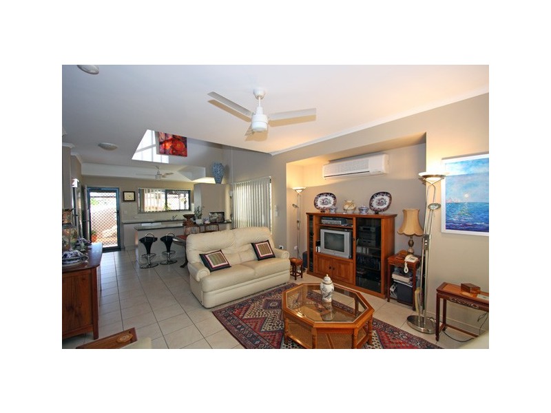 102 34 Elizabeth St, Urangan QLD 4655