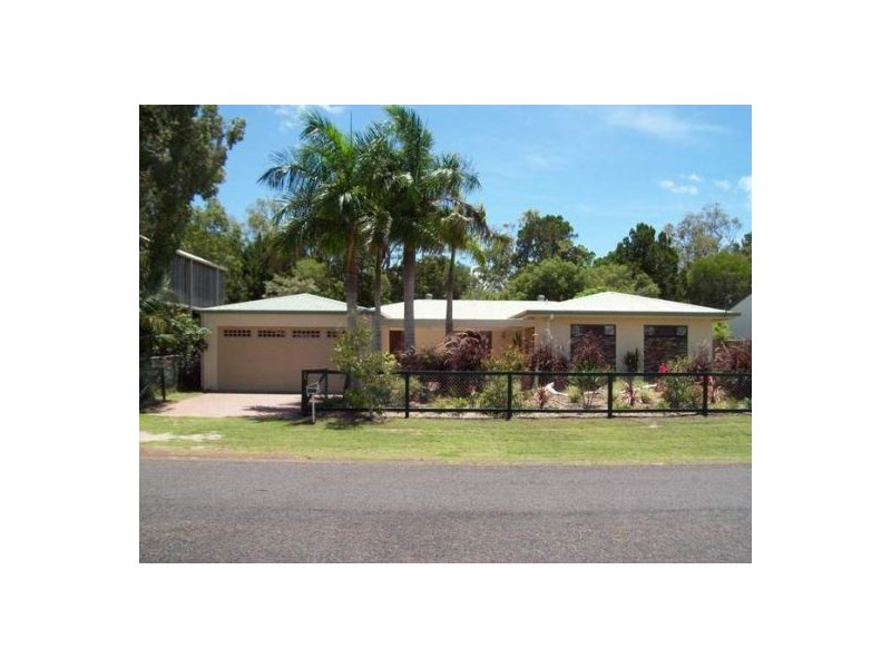 100 Kingfisher Parade, Hervey Bay QLD 4655
