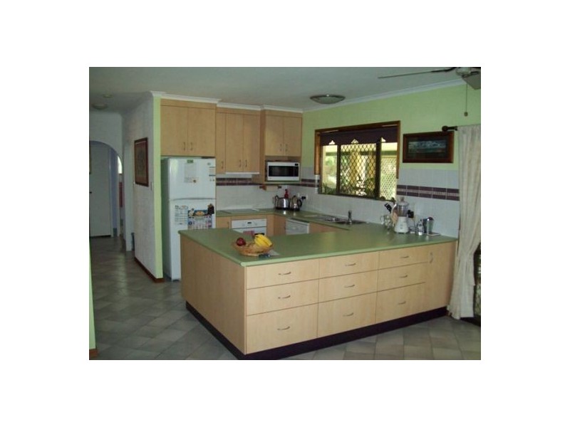 100 Kingfisher Parade, Hervey Bay QLD 4655