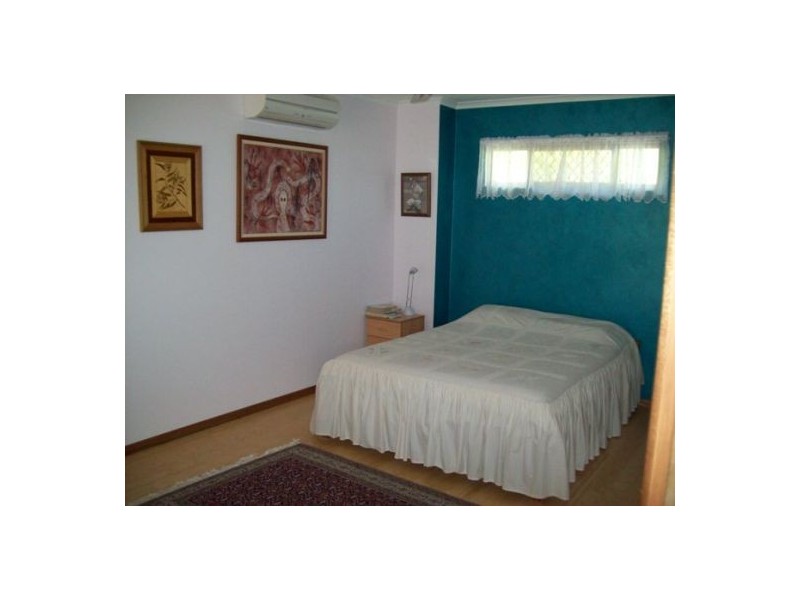 100 Kingfisher Parade, Hervey Bay QLD 4655