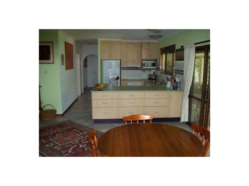 100 Kingfisher Parade, Hervey Bay QLD 4655