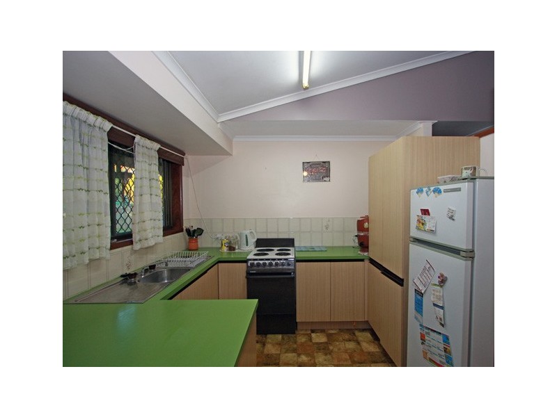 18 Bayrise Dr, Urangan QLD 4655