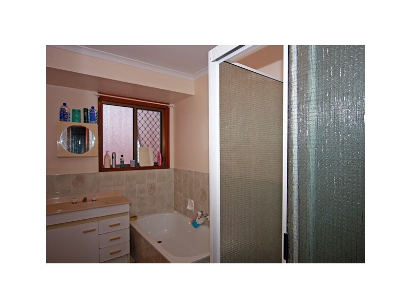 18 Bayrise Dr, Urangan QLD 4655