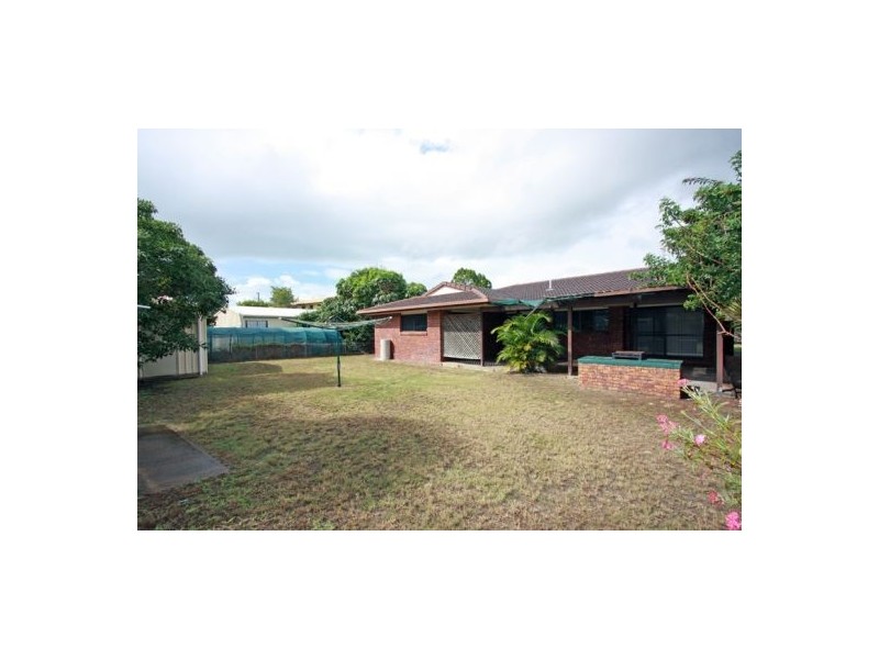 76 Cunningham St, Urangan QLD 4655