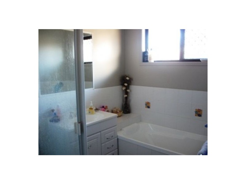 33 Hyperno Road, Point Vernon QLD 4655