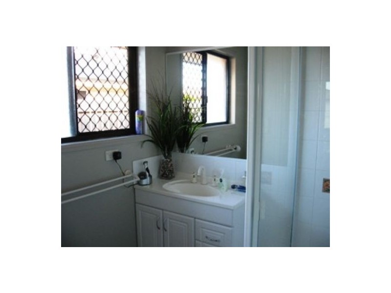 33 Hyperno Road, Point Vernon QLD 4655