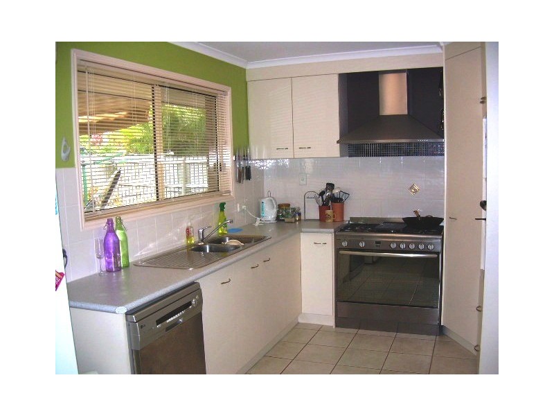 3 Benson Close, Urraween QLD 4655