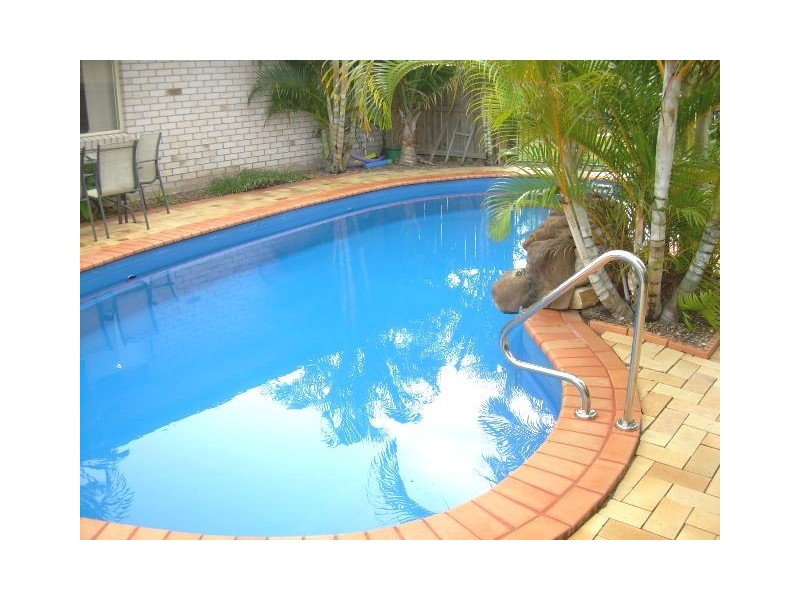 3 Benson Close, Urraween QLD 4655