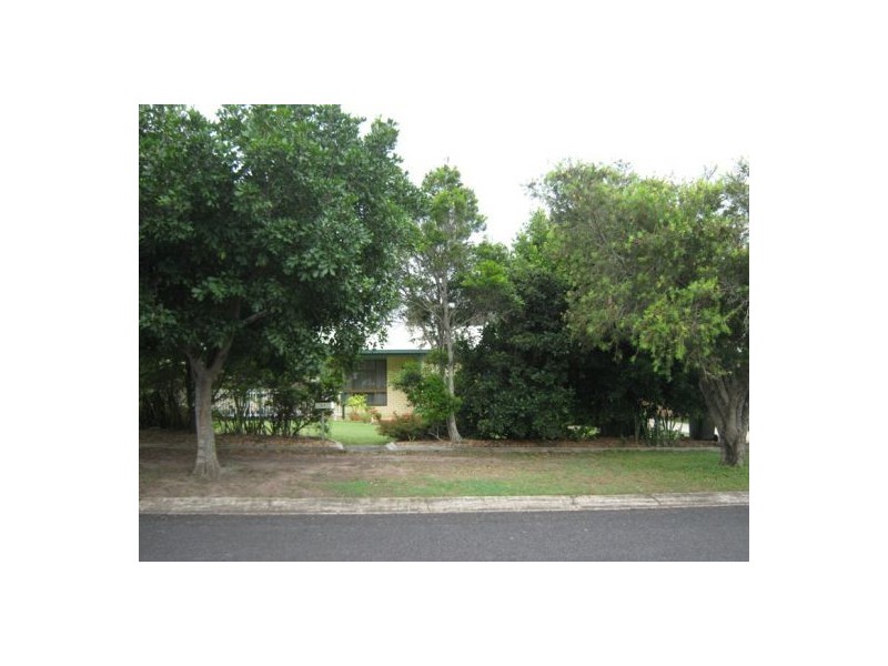 81 Hammond Street, Urangan QLD 4655