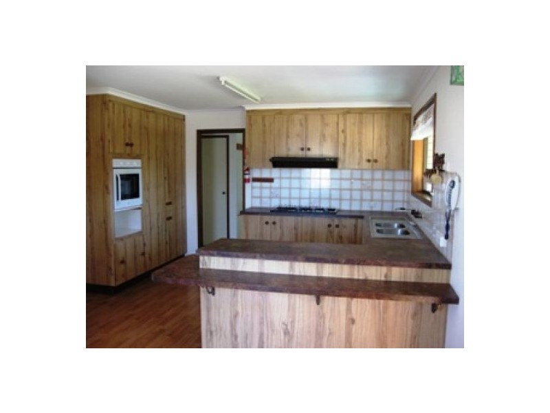 81 Hammond Street, Urangan QLD 4655