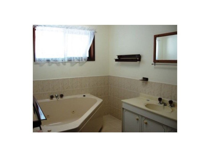 81 Hammond Street, Urangan QLD 4655