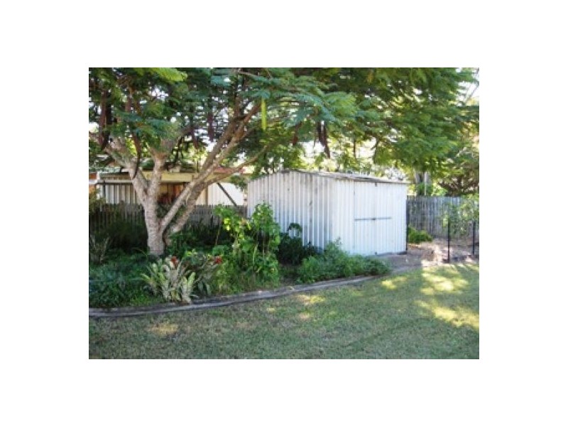 81 Hammond Street, Urangan QLD 4655