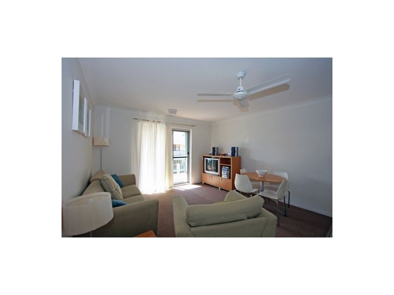 15/13 Ann St, Torquay QLD 4655