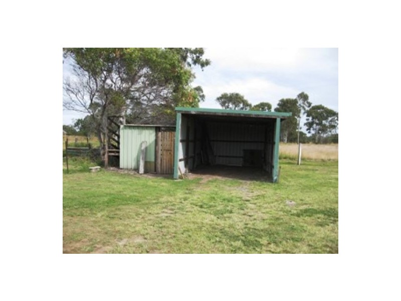 82 Beck Road, Urangan QLD 4655