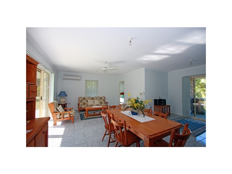 35 Orchid Ave, Urangan QLD 4655