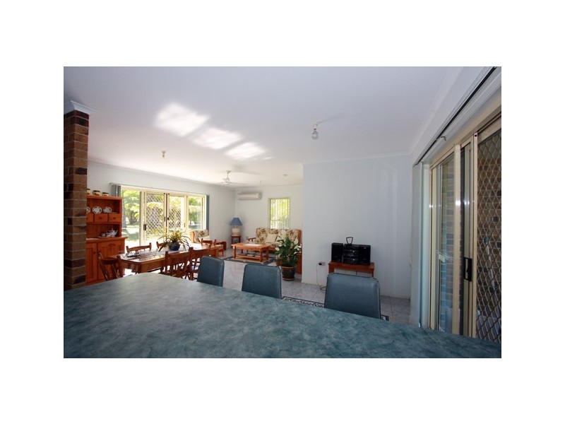 35 Orchid Ave, Urangan QLD 4655