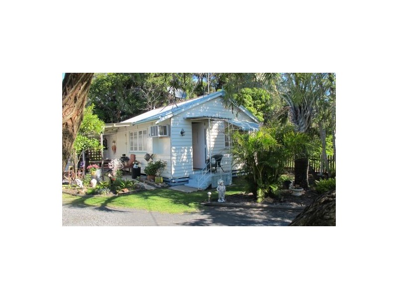 27 Kent Street, Urangan QLD 4655