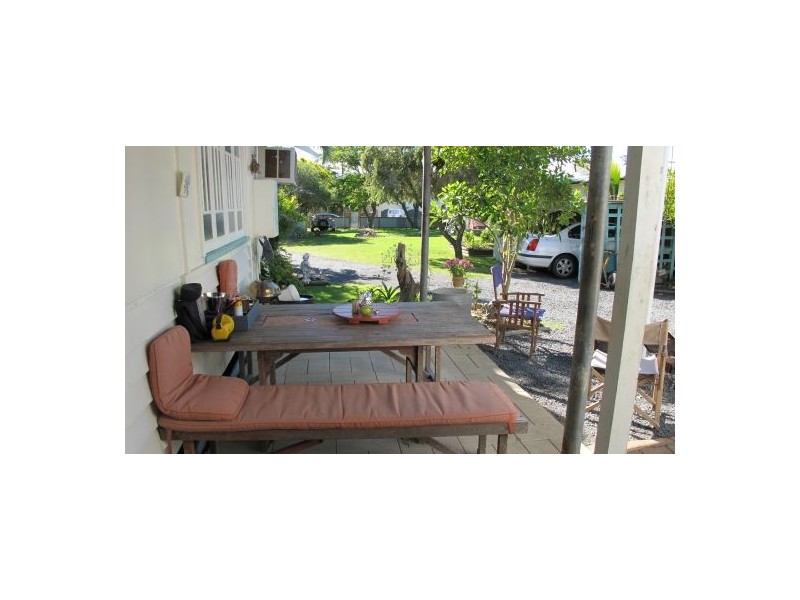 27 Kent Street, Urangan QLD 4655