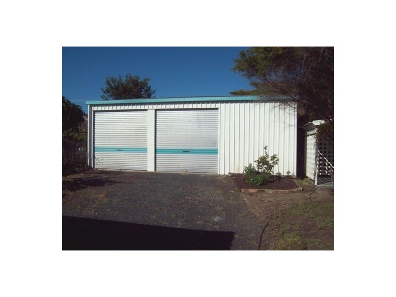 27 Kent Street, Urangan QLD 4655