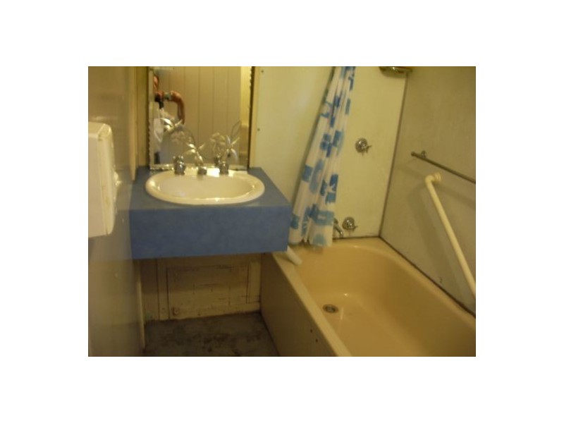 27 Kent Street, Urangan QLD 4655