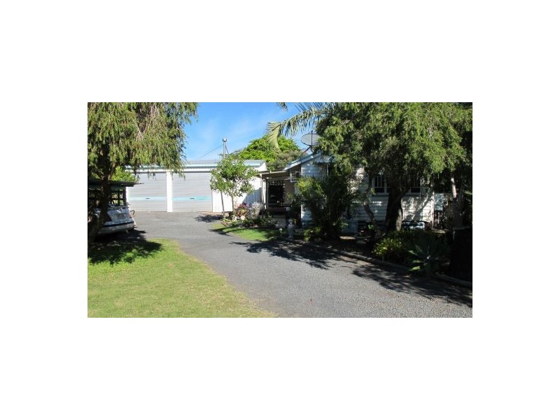 27 Kent Street, Urangan QLD 4655