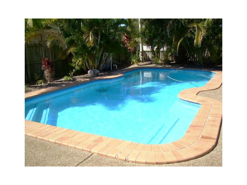 17 St Joseph Dr, Urraween QLD 4655