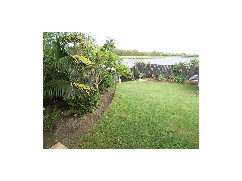 11 currawong, Eli Waters QLD 4655