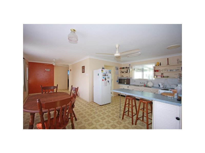 6 Arthur, Urangan QLD 4655