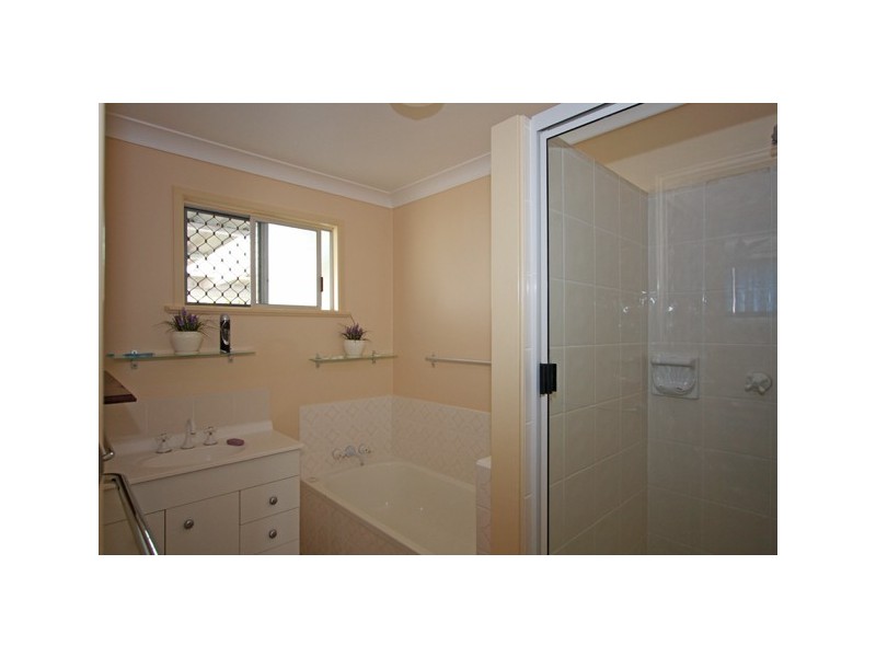 6 Arthur, Urangan QLD 4655