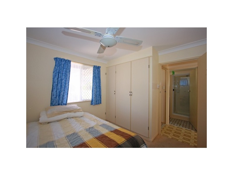 6 Arthur, Urangan QLD 4655