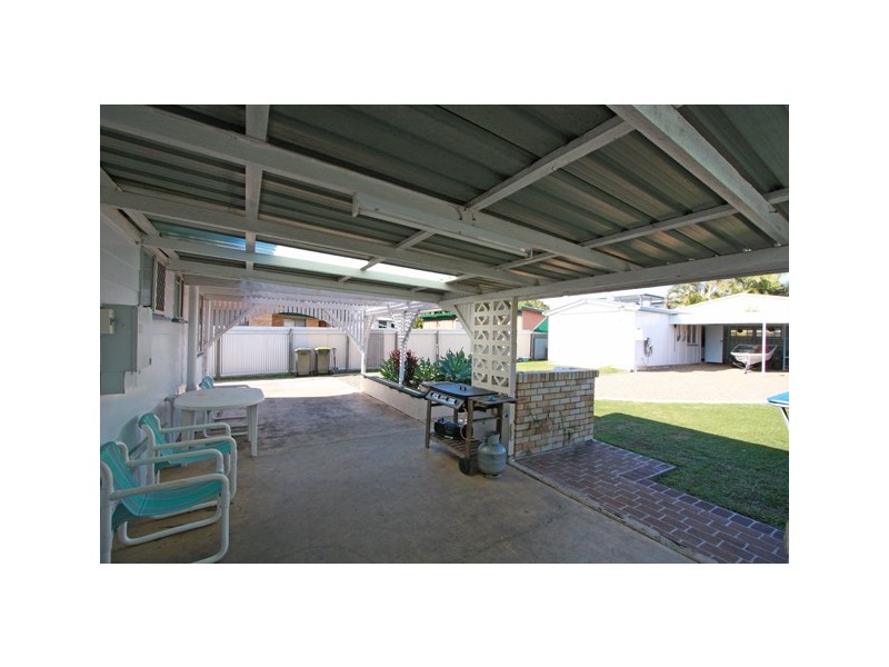 6 Arthur, Urangan QLD 4655