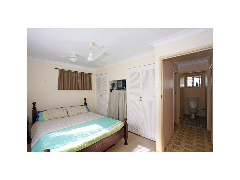 6 Arthur, Urangan QLD 4655