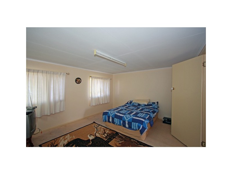 6 Arthur, Urangan QLD 4655