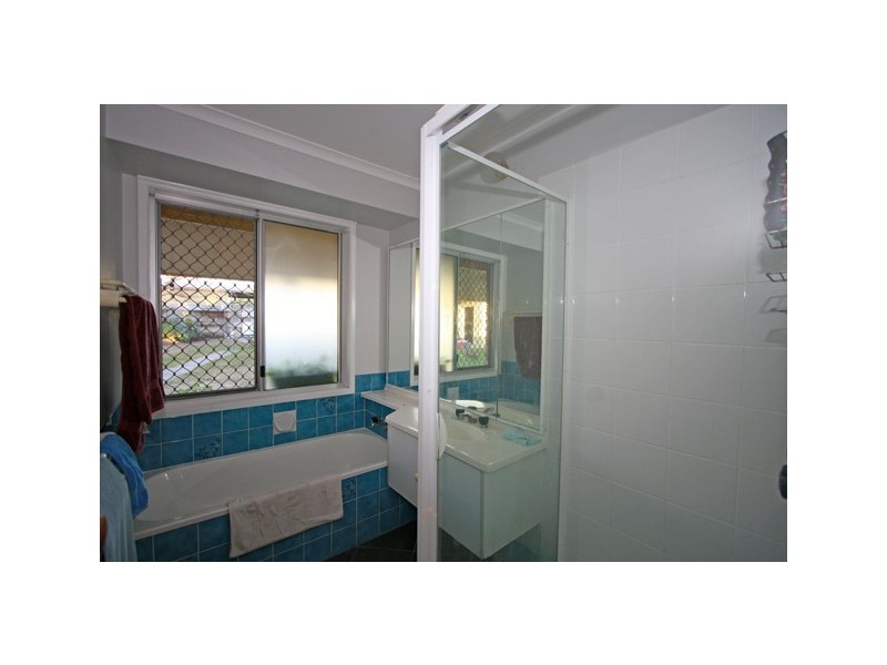 38 Hansen St, Urangan QLD 4655