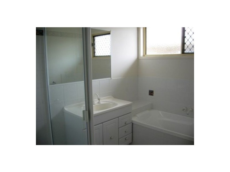 28 Bushlark Avenue, Eli Waters QLD 4655