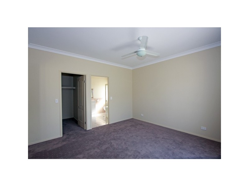 8 Stringybark Dr, Urangan QLD 4655