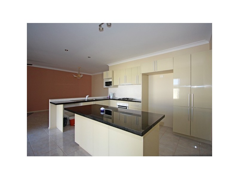 8 Stringybark Dr, Urangan QLD 4655
