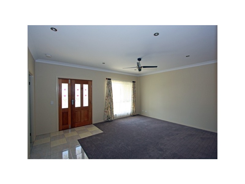 8 Stringybark Dr, Urangan QLD 4655