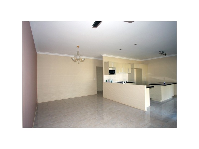 8 Stringybark Dr, Urangan QLD 4655