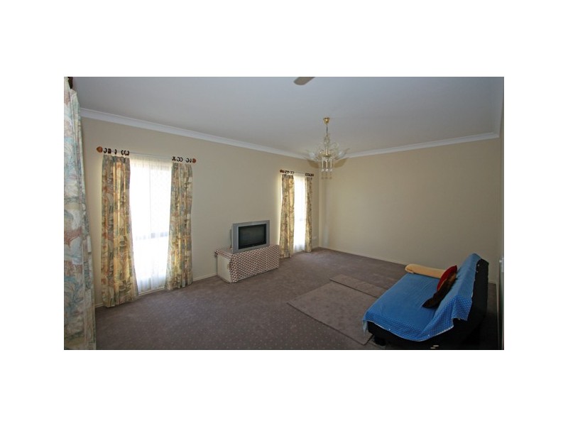 8 Stringybark Dr, Urangan QLD 4655