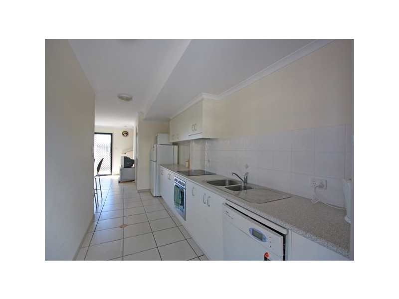 15 56 Main St, Pialba QLD 4655