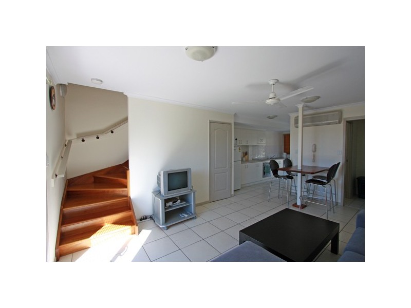 15 56 Main St, Pialba QLD 4655