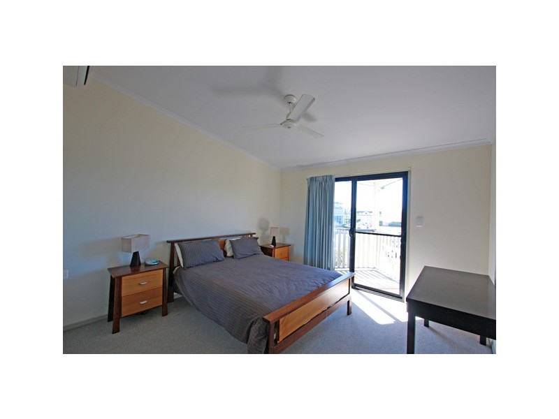 15 56 Main St, Pialba QLD 4655